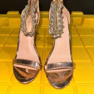 Chase & Chloe Gold and Silver Women's Heels